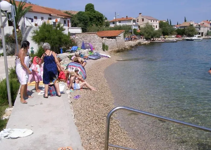In With Sea View, Terrace, Air Conditioning, Wi-fi Appartement Preko